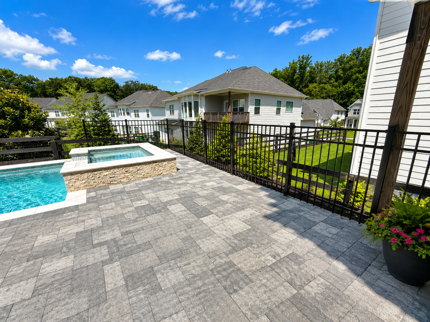 Aluminum pool fence